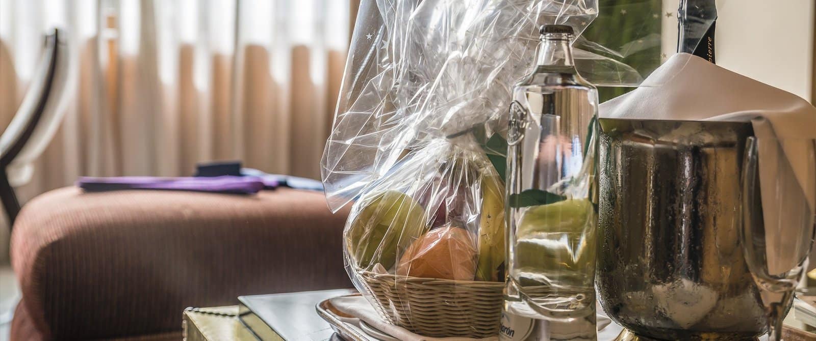 Detalle de recibimiento a la habitación de hotel