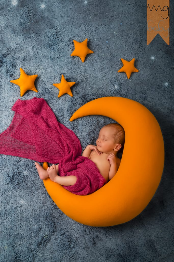 Recién nacido en la luna