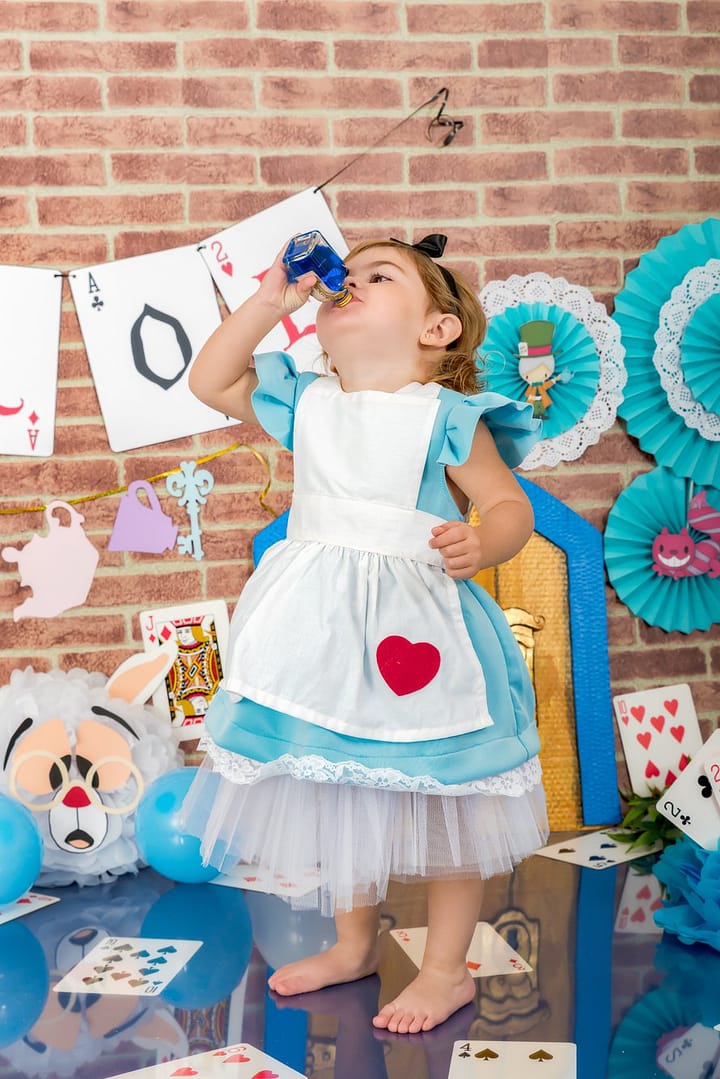 Sesión de fotos infantil de Alicia en país de la las maravillas