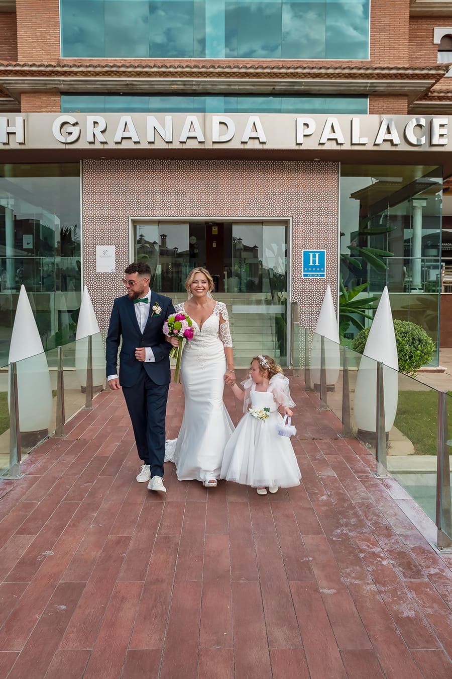Novia llega ceremonia boda Hotel Granada Palace, Fotógrafo Granada bodas.