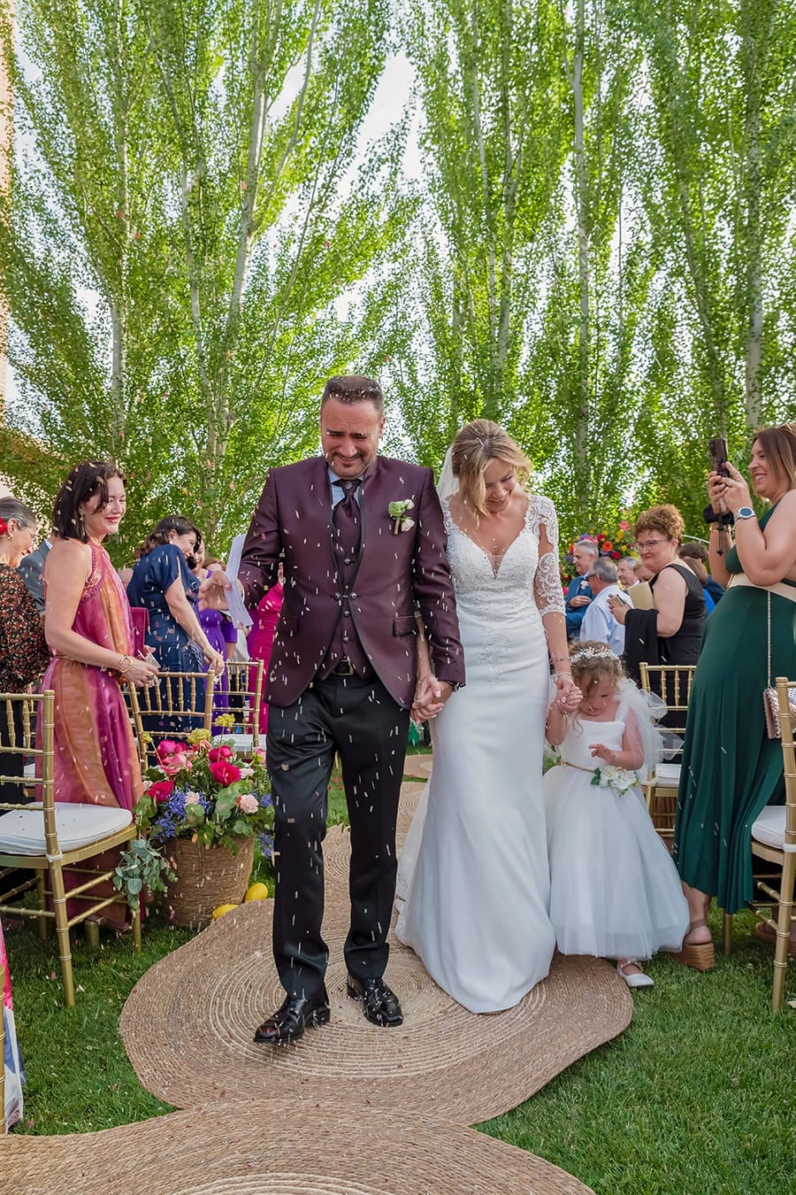 Boda al aire libre Hotel Granada Palace, arroz novios Monachil