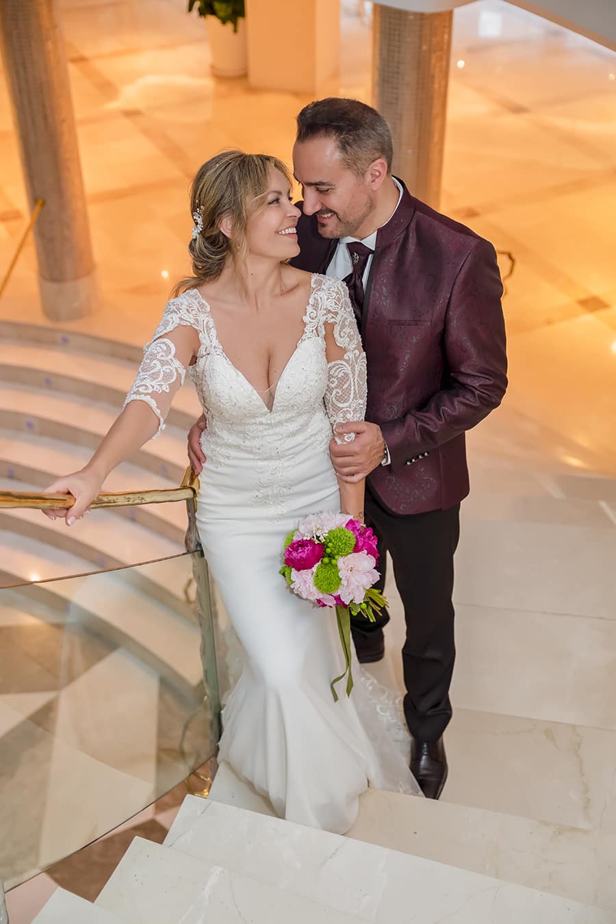 Sesión de fotos de boda escalinata Hotel Granada Palace Monachil, Vistas a Granada