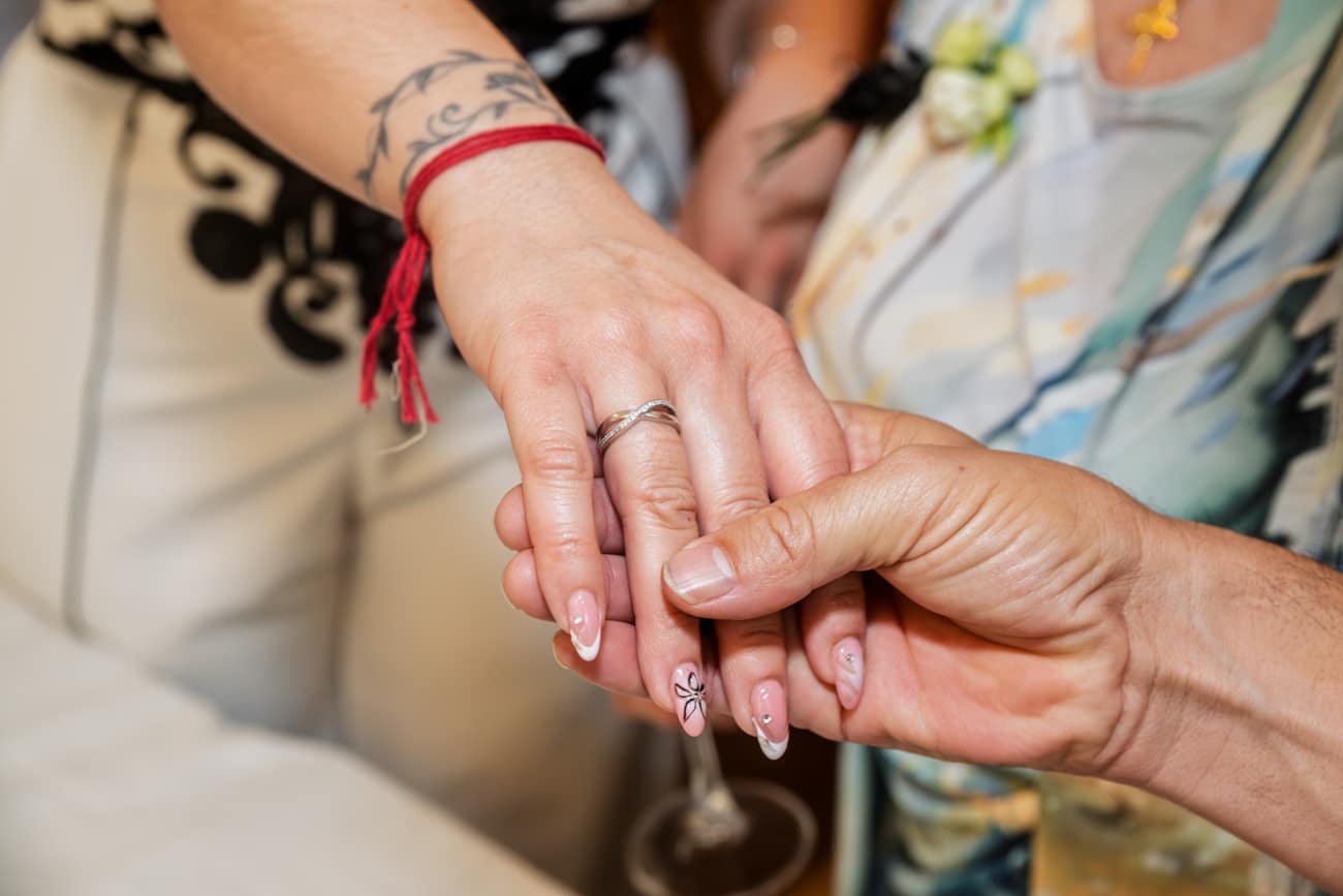 Risas y momentos divertidos durante el banquete de bodas