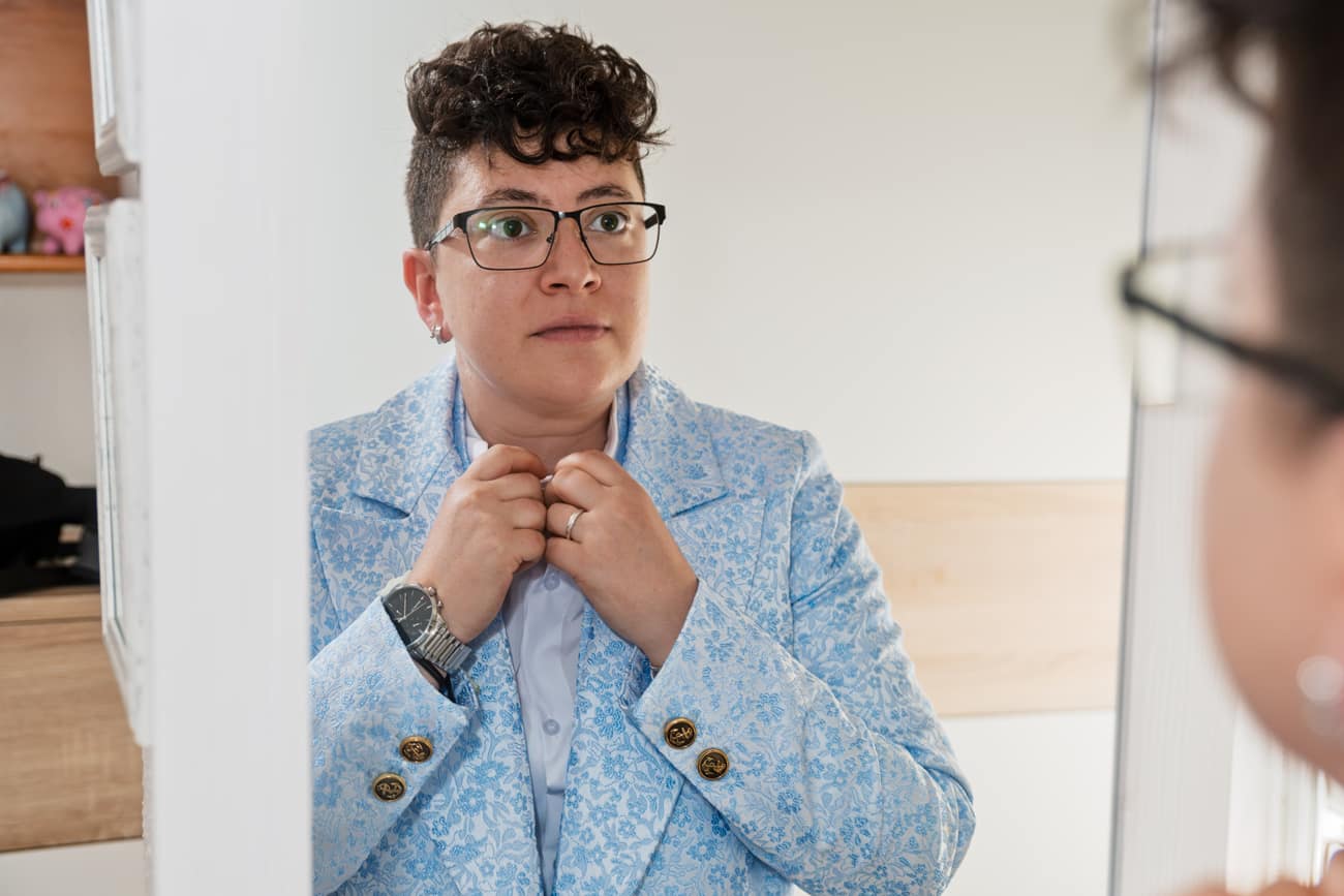 Invitados y ambiente en la ceremonia de boda civil en Granada